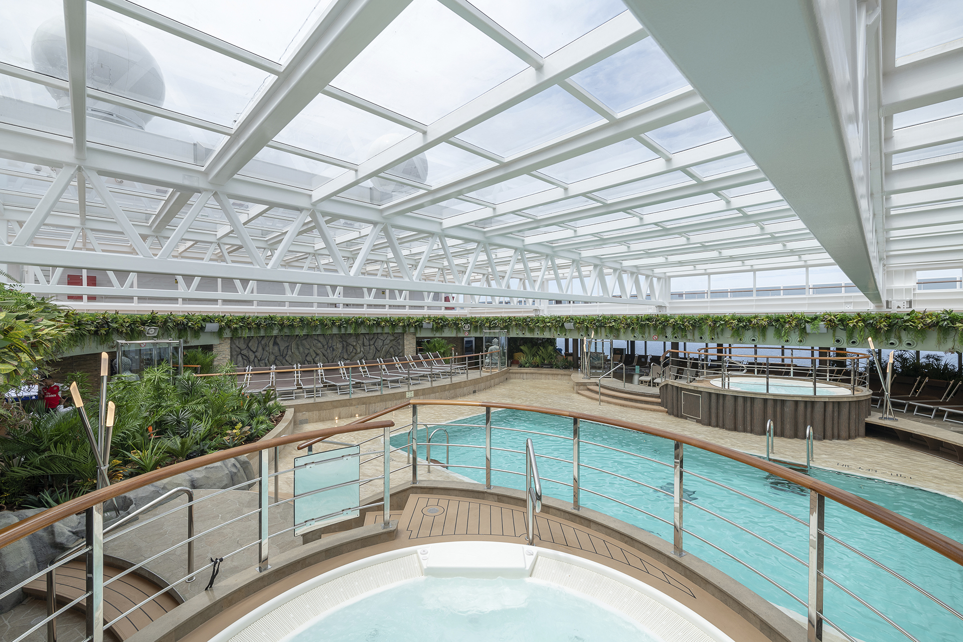 MSC Seaview, Jungle Pool Lounge